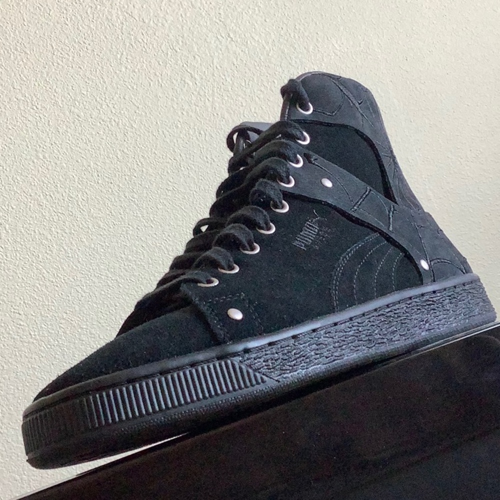 - PUMA EN NOIR x Suede Classic ‘BLACK’